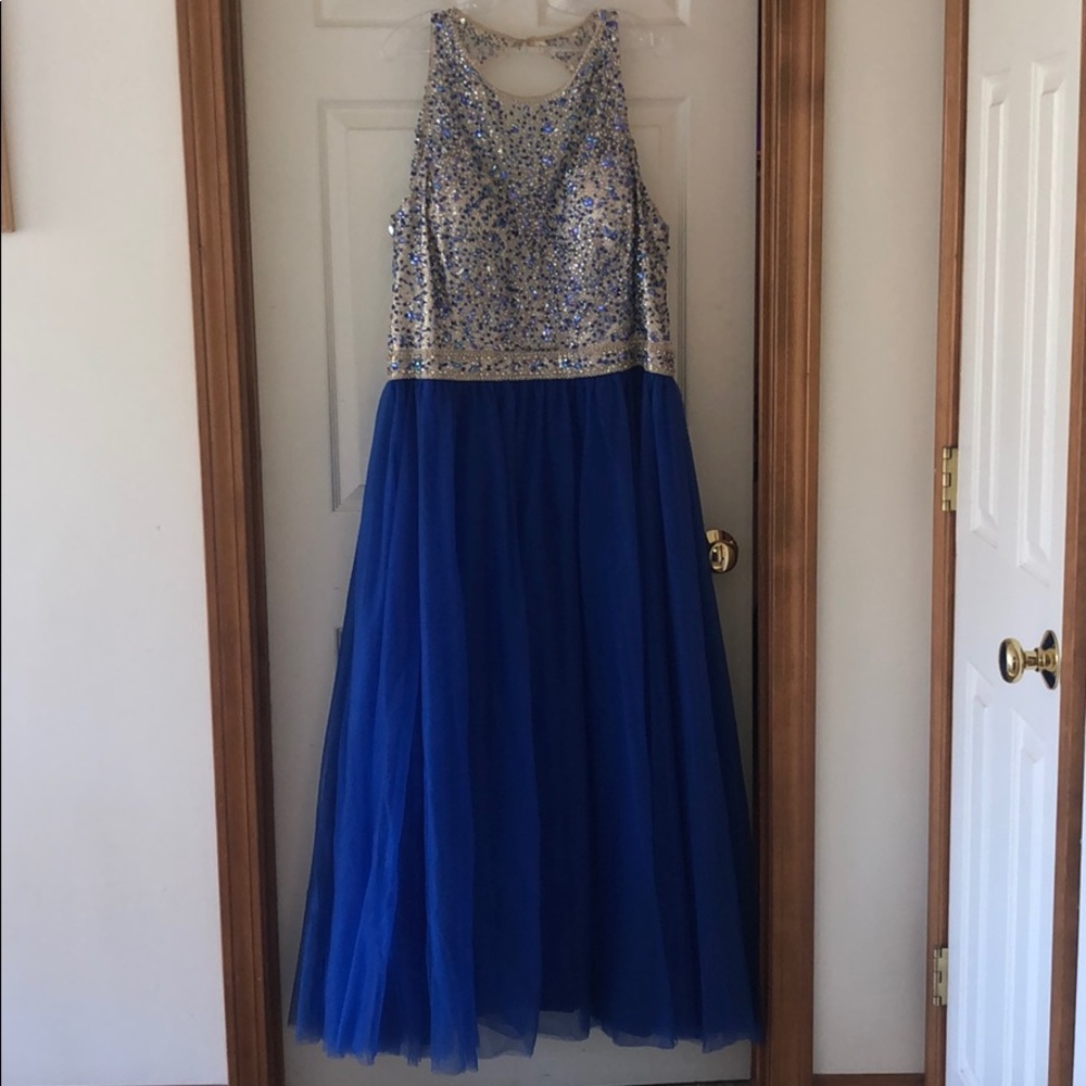 PROM DRESS